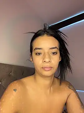 Laura fernandezII online show from December 2025 09:00:01 PM