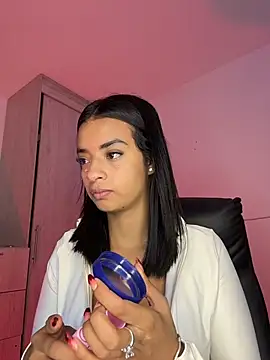 Snapshot of Laura_fernandezII chatting on April 2026 02:19:02 PM Laura fernandezII online show from April 2026 02:19:02 PM