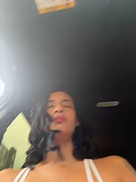 Snapshot of Laura_fernandezII chatting on May 2026 04:04:02 PM Laura fernandezII online show from May 2026 04:04:02 PM