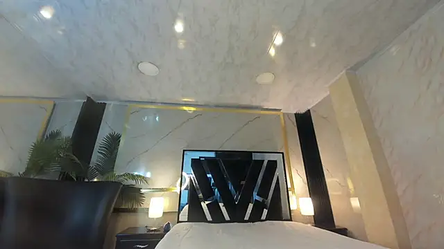 Princess Violett online show from December 2025 02:58:02 PM