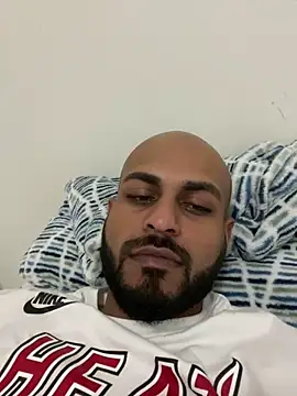 Snapshot of islandvybee55 chatting on January 2025 01:29:01 PM islandvybee55 online show from January 2025 01:29:01 PM