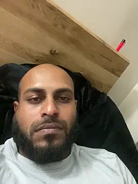 Snapshot of islandvybee55 chatting on March 2026 06:05:02 PM islandvybee55 online show from March 2026 06:05:02 PM