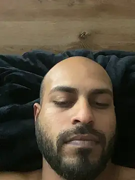 Snapshot of islandvybee55 chatting on April 2026 01:42:02 PM islandvybee55 online show from April 2026 01:42:02 PM