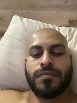 Snapshot of islandvybee55 chatting on April 2026 06:19:02 PM islandvybee55 online show from April 2026 06:19:02 PM