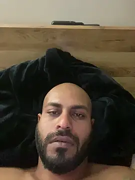 Snapshot of islandvybee55 chatting on April 2026 09:24:02 AM islandvybee55 online show from April 2026 09:24:02 AM