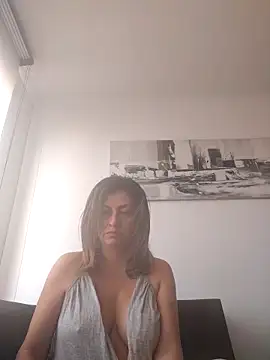 Snapshot of Latiinvenushot chatting on November 2025 02:00:01 PM Latiinvenushot online show from November 2025 02:00:01 PM