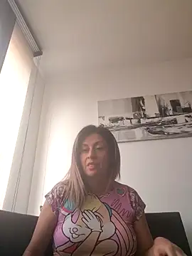 Snapshot of Latiinvenushot chatting on November 2025 04:18:02 PM Latiinvenushot online show from November 2025 04:18:02 PM