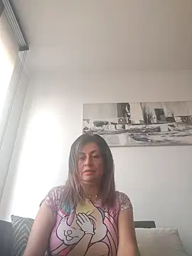 Snapshot of Latiinvenushot chatting on November 2025 03:25:01 PM Latiinvenushot online show from November 2025 03:25:01 PM