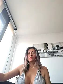 Latiinvenushot online show from March 2026 02:10:01 PM