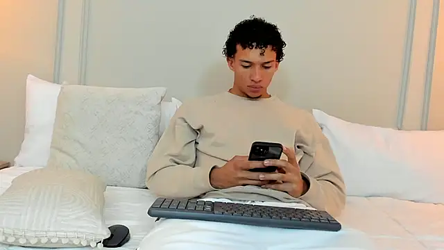 Snapshot of Dominick_star chatting on December 2024 03:32:01 AM Dominick star online show from December 2024 03:32:01 AM