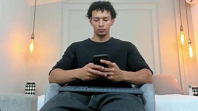 Snapshot of Dominick_star chatting on December 2024 03:51:01 AM Dominick star online show from December 2024 03:51:01 AM