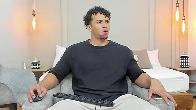 Snapshot of Dominick_star chatting on February 2025 04:06:01 AM Dominick star online show from February 2025 04:06:01 AM