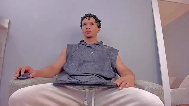 Snapshot of Dominick_star chatting on November 2025 03:38:01 AM Dominick star online show from November 2025 03:38:01 AM