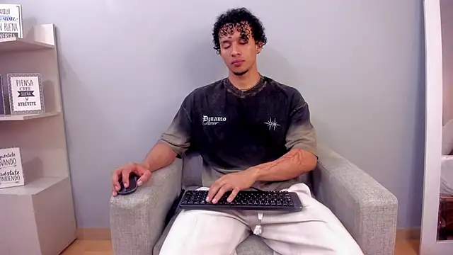 Snapshot of Dominick_star chatting on November 2025 04:04:01 AM Dominick star online show from November 2025 04:04:01 AM