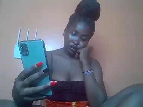 Snapshot of Moonfades chatting on January 2025 12:29:02 PM Moonfades online show from January 2025 12:29:02 PM