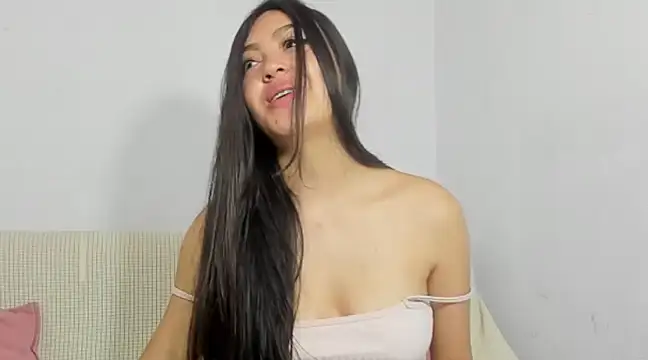 Snapshot of Sweet-Sophiee chatting on December 2024 06:49:02 PM Sweet-Sophiee online show from December 2024 06:49:02 PM