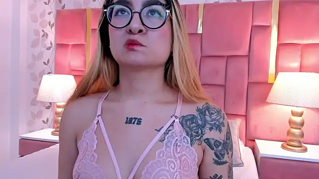 Snapshot of AmbarSantany chatting on September 2025 11:30:01 PM AmbarSantany online show from September 2025 11:30:01 PM