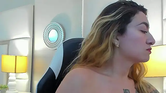 Snapshot of AmbarSantany chatting on October 2025 11:33:01 PM AmbarSantany online show from October 2025 11:33:01 PM