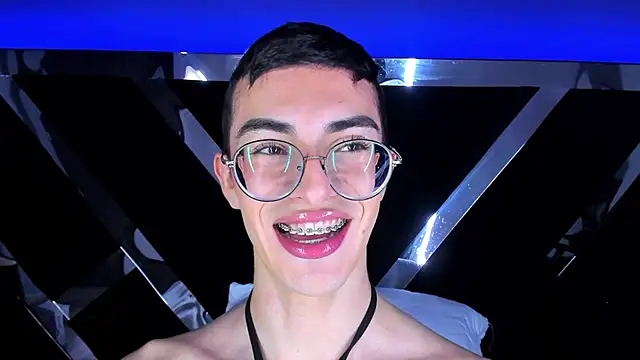 Snapshot of MaxiRogers chatting on January 2025 08:03:02 PM MaxiRogers online show from January 2025 08:03:02 PM