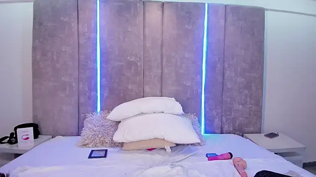 Snapshot of MaxiRogers chatting on February 2025 10:50:01 PM MaxiRogers online show from February 2025 10:50:01 PM