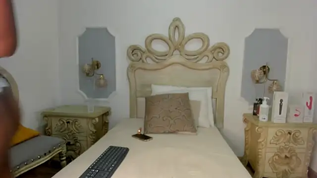  chloe adams online show from April 2026 12:25:01 PM