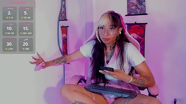 HollyHudsonn online show from January 2025 05:32:01 PM