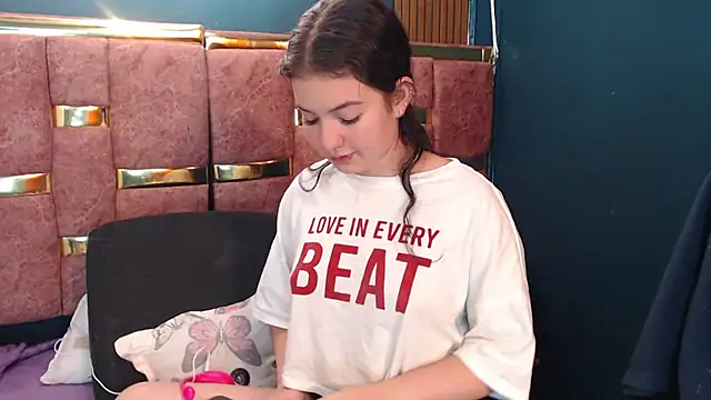 lilimini032 online show from April 2026 08:04:01 PM