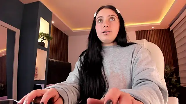 Snapshot of Lucy_Smith2 chatting on December 2024 08:17:02 AM Lucy Smith2 online show from December 2024 08:17:02 AM