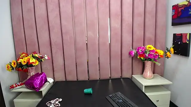 Snapshot of EmilyyEvans_ chatting on December 2024 01:38:02 PM EmilyyEvans online show from December 2024 01:38:02 PM