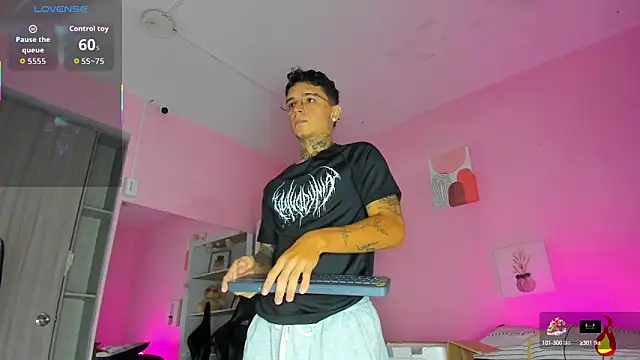 Snapshot of Ian_Castillo_ chatting on October 2025 11:10:01 AM Ian Castillo online show from October 2025 11:10:01 AM