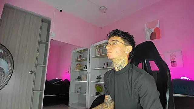 Snapshot of Ian_Castillo_ chatting on October 2025 11:11:02 AM Ian Castillo online show from October 2025 11:11:02 AM