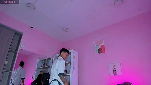 Snapshot of Ian_Castillo_ chatting on November 2025 11:10:01 AM Ian Castillo online show from November 2025 11:10:01 AM