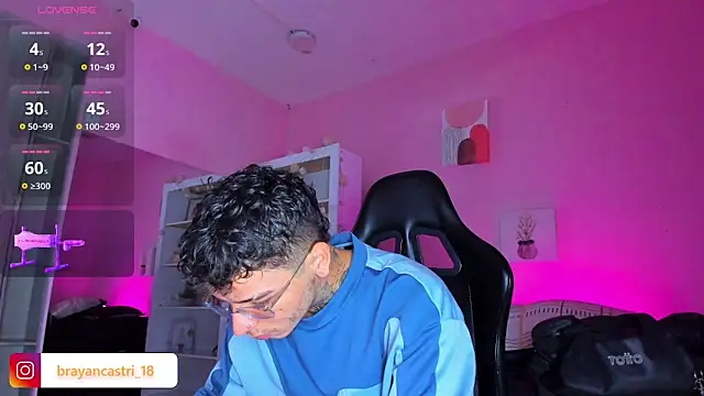 Snapshot of Ian_Castillo_ chatting on November 2025 11:20:02 AM Ian Castillo online show from November 2025 11:20:02 AM