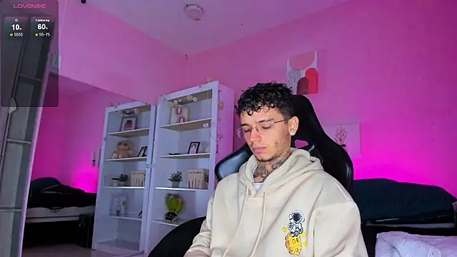 Snapshot of Ian_Castillo_ chatting on November 2025 11:20:02 AM Ian Castillo online show from November 2025 11:20:02 AM