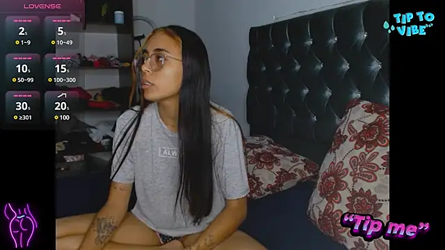 Snapshot of AntonellaAndNoah chatting on February 2025 03:48:01 AM AntonellaAndNoah online show from February 2025 03:48:01 AM