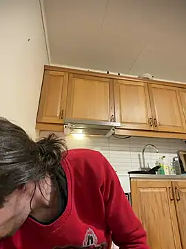 wolfwhite95 online show from April 2026 10:46:02 PM