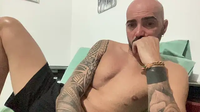 alessandromori91 online show from September 2025 08:08:01 PM