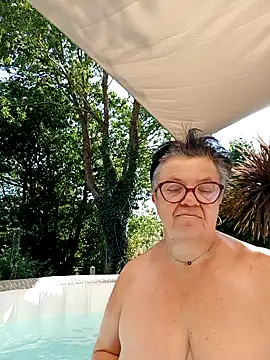 Snapshot of Vandeae44 chatting on July 2026 04:22:01 PM Vandeae44 online show from July 2026 04:22:01 PM