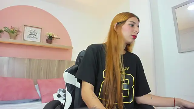 Snapshot of maroly_21 chatting on October 2025 02:01:02 AM maroly 21 online show from October 2025 02:01:02 AM