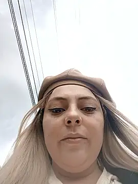 madelaine- online show from October 2025 07:00:01 PM