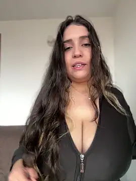 Snapshot of valentina_jonnes1 chatting on June 2026 10:13:02 PM valentina jonnes1 online show from June 2026 10:13:02 PM