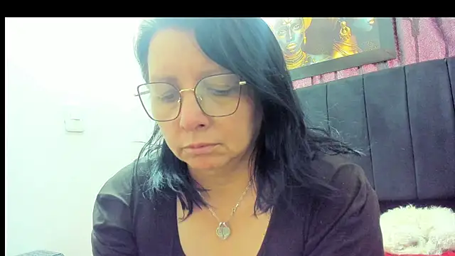 Snapshot of Evaaross_2345 chatting on November 2025 02:28:01 PM Evaaross 2345 online show from November 2025 02:28:01 PM