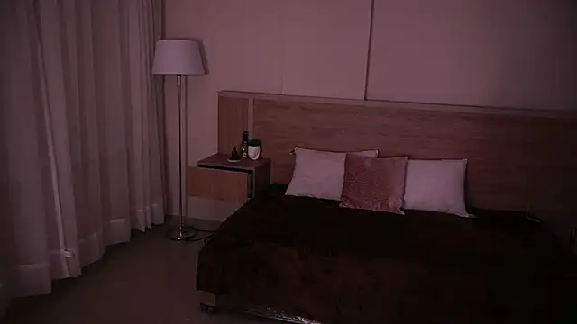 AliceShazaham  online show from February 2025 09:04:02 AM