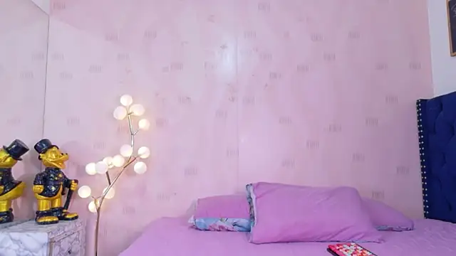 Snapshot of littleebonymommy chatting on May 2026 07:29:01 PM littleebonymommy online show from May 2026 07:29:01 PM