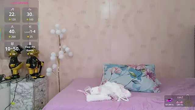Snapshot of littleebonymommy chatting on May 2026 07:53:01 PM littleebonymommy online show from May 2026 07:53:01 PM