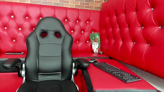 Snapshot of Annyeli chatting on December 2024 08:33:02 AM Annyeli online show from December 2024 08:33:02 AM