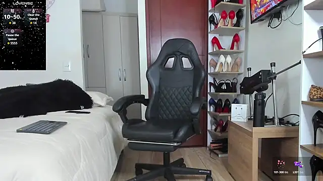 SophieBaker   online show from February 2026 01:18:02 AM