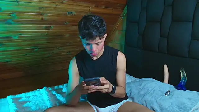 Justyn Ross online show from November 2025 06:02:01 PM