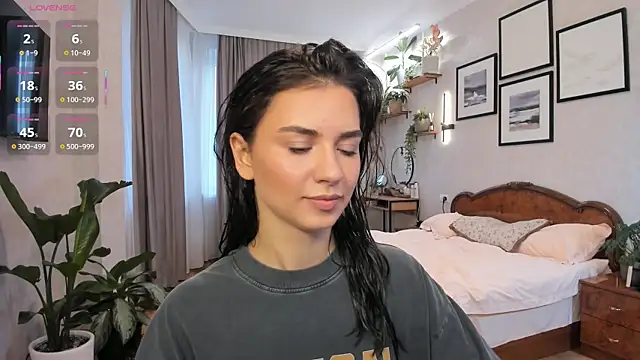 NicoleLuv online show from October 2025 01:11:01 PM