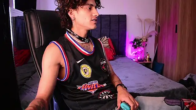 Snapshot of DemonKush-- chatting on May 2026 10:06:01 PM DemonKush-- online show from May 2026 10:06:01 PM